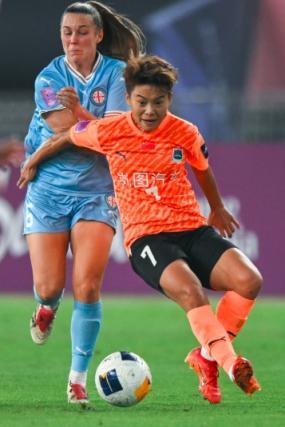 易卜群险胜米内罗竞技，土超劲旅惊险晋级