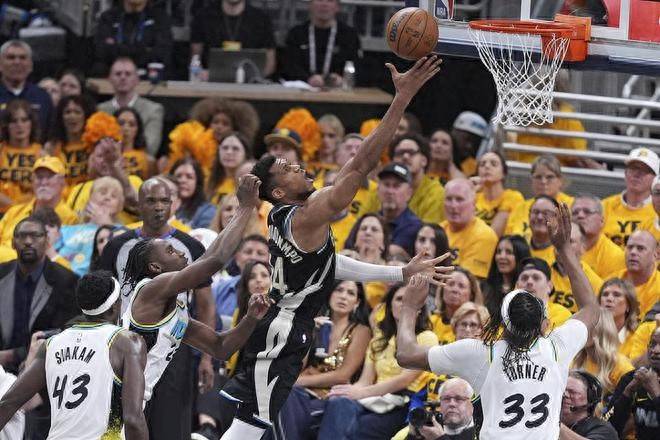 莫兰特绝杀时刻，字母哥点燃赛场，老鹰迎来胜利！