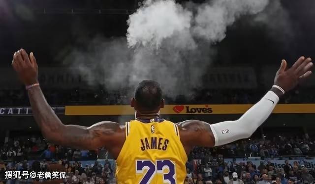 詹姆斯，命运悬念，复出首战轰40分！