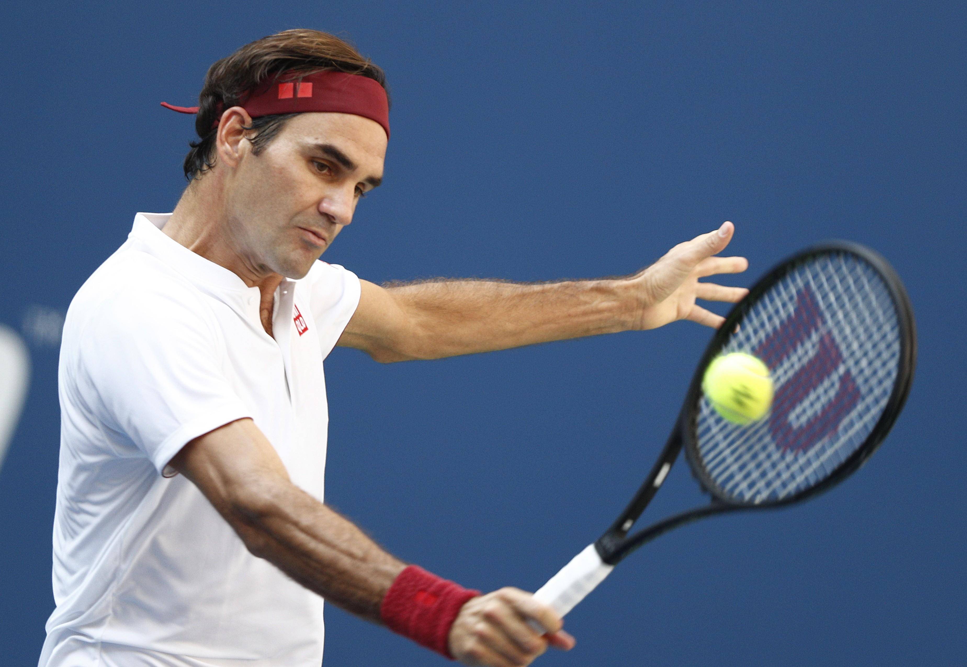 费德勒迎来十五赛季出色发挥，湖人观众热烈欢呼！